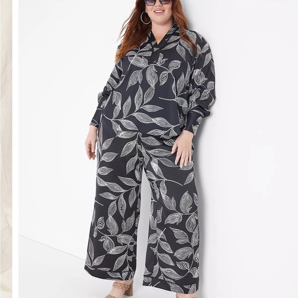 Silky flowy satin style long sleeve collared botanical print blouse/top - Picture 4 of 6